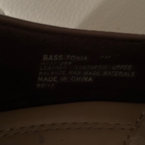 Bass Womens Fallon  Size‎  7 brown Leather Sip On Pleated  Heels 2.5” heels - Picture 5 of 8